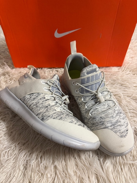 Nike Shoes - Nike free run